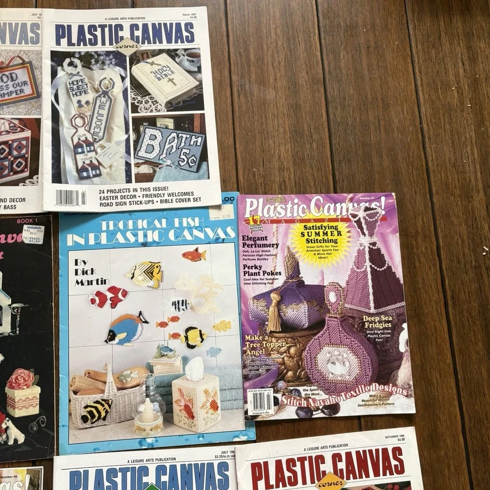 Mixed Lot Of 5 Plastic Canvas Leaflets And 6 Magazines